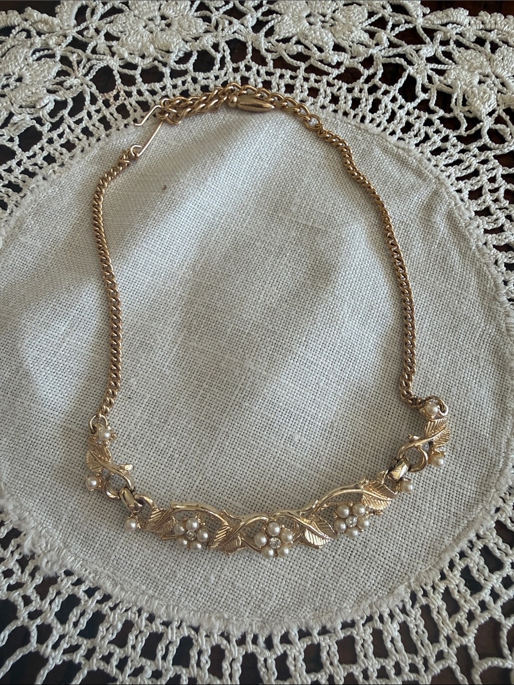 Vintage Gold-Tone Floral Pearl Choker Necklace - Classic Women's Jewelry